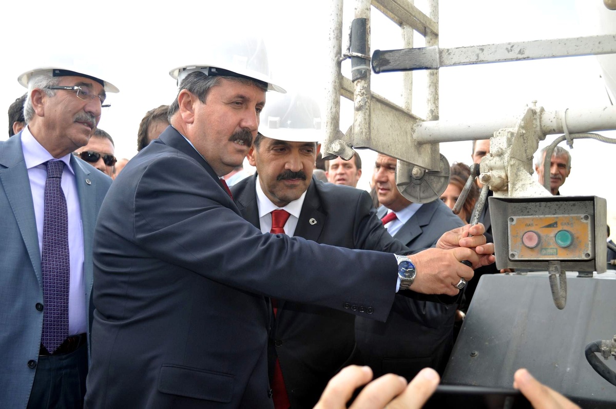 Destici, Sivas\'ta Yapılan Tıbbi Atık ve Sterilizasyon Merkezinin Temelini Attı