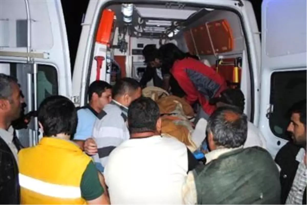 İnşaat Çöktü, 3 İşçi Yaralandı