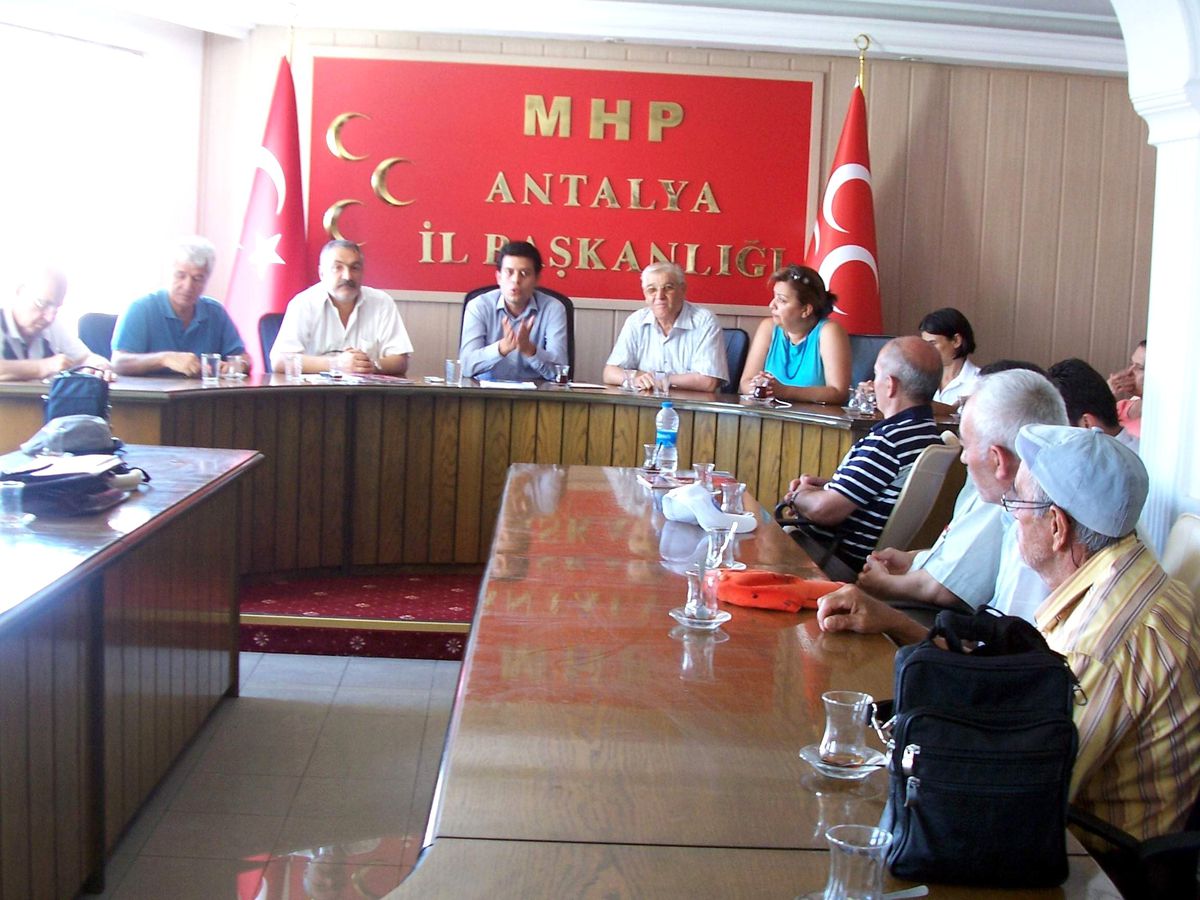 Emeklilerden MHP\'ye Ziyaret