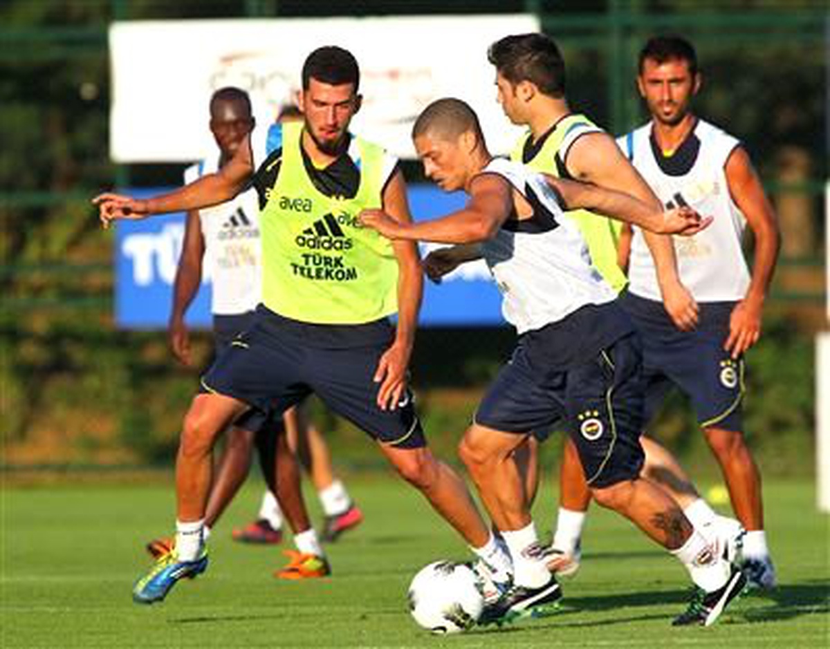 Fenerbahçeli Futbolcular Sağlık Kontrolünden Geçti