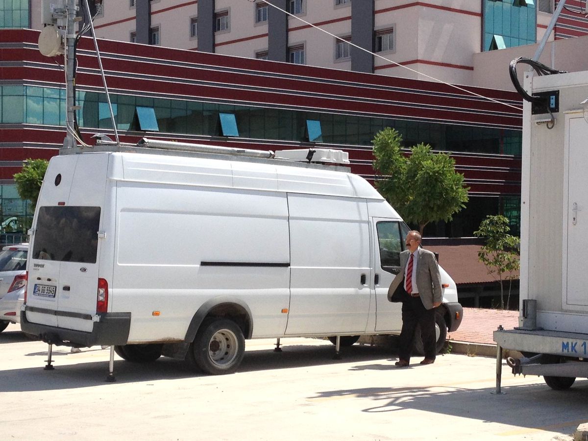 Hastane Bahçesindeki Mobil Baz İstasyonuna Milletvekilinden Tepki