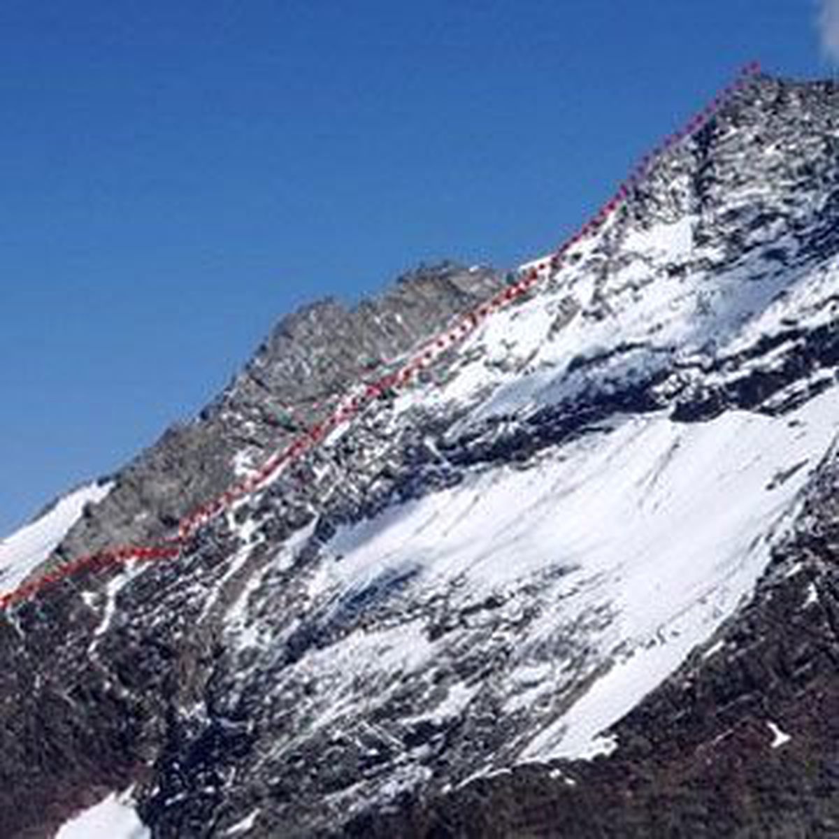 İsviçre\'de Lagginhorn Dağı\'na Tırmanan 5 Dağcı Öldü
