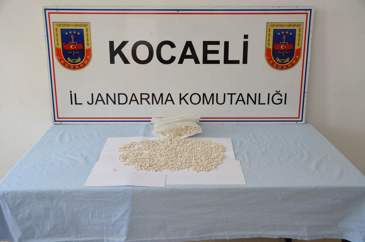 Kocaeli\'de 4 Bin 900 Adet Uyuşturucu Hap Ele Geçirildi
