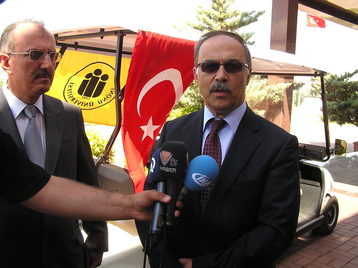 Malatya İnönü Üniversitesi\'nde Engelli Öğrencilere Araç Bağışlandı