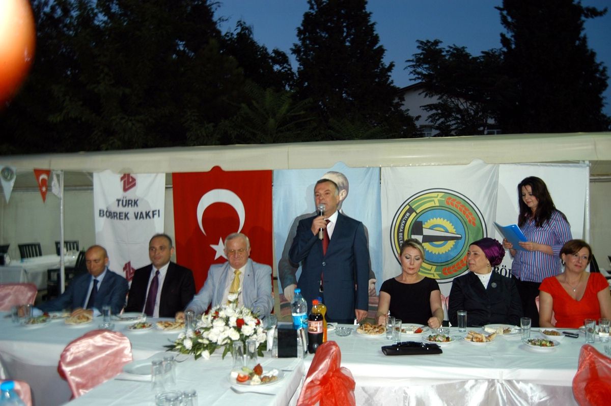Malkara Belediye Başkanı Birol Kaya Diyaliz Hastalarına Moral Yemeği Verdi