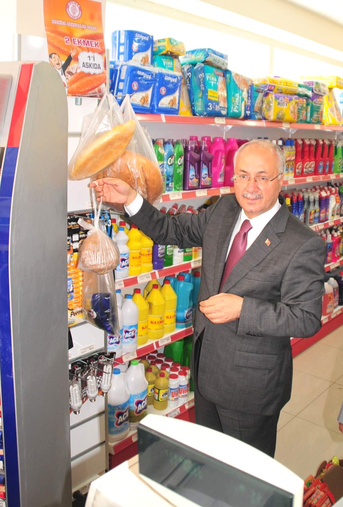 Manisa\'da \'Askıda Ekmek\' Kampanyası Başlatıldı