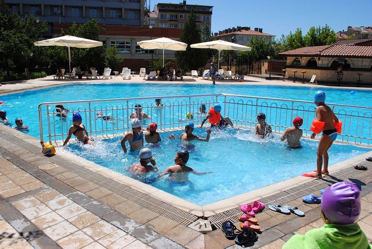 Neü Yaz Okulunda Çocuklar Hem Öğreniyor Hem Eğleniyor