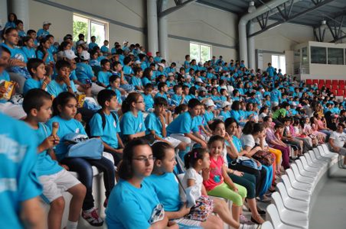 Öğrenciler Dolphinarium Gösteri Merkezi\'nde