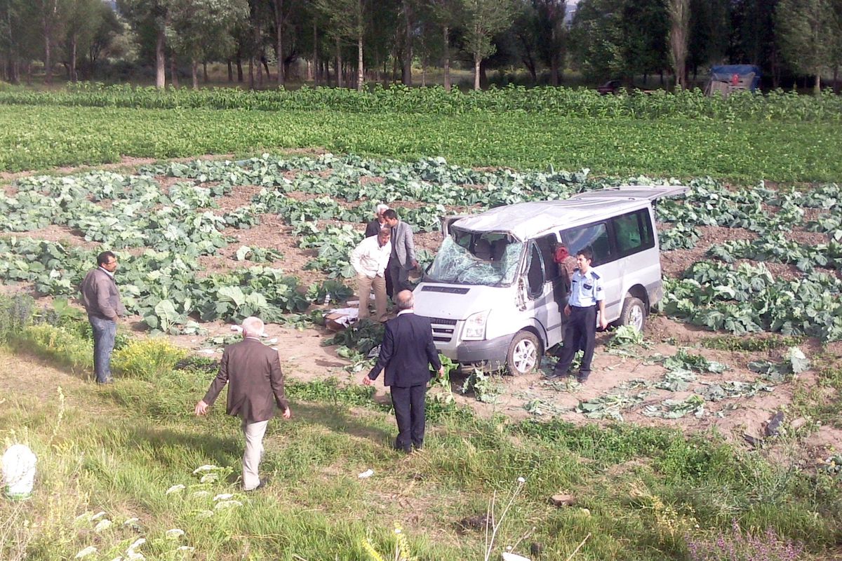 Pasinler\'de Düğün Yolunda Kaza: 7 Yaralı