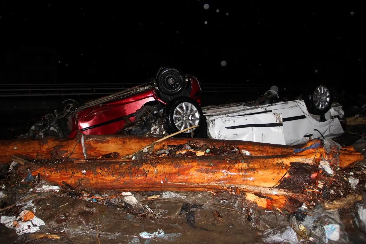 Sel Suları 8 Kişiyi Yuttu