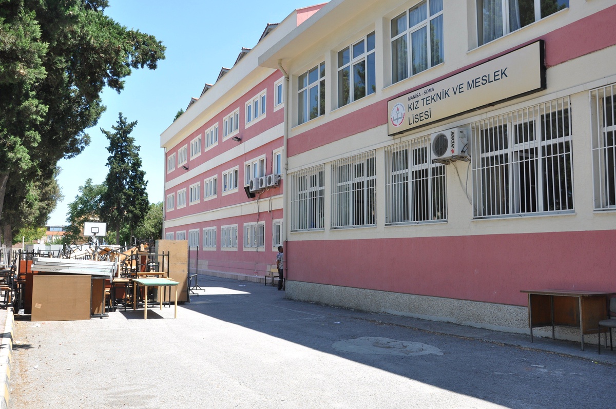 Soma Kız Meslek Lisesi Gazi İlköretim Okulu\'na Taşınıyor