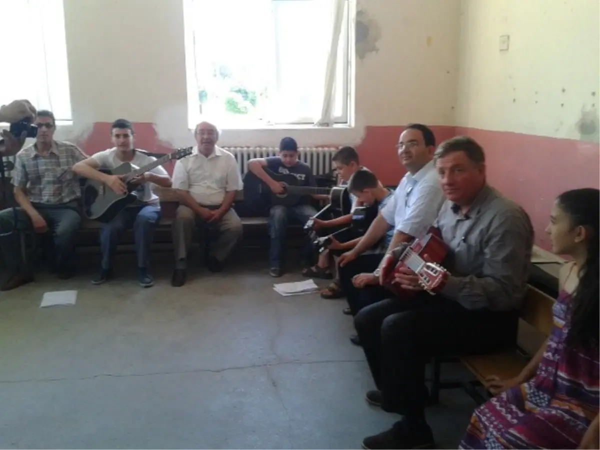 Sultanhisar Protokolü Öğrencilerle 'Model Uçak' Uçurdu