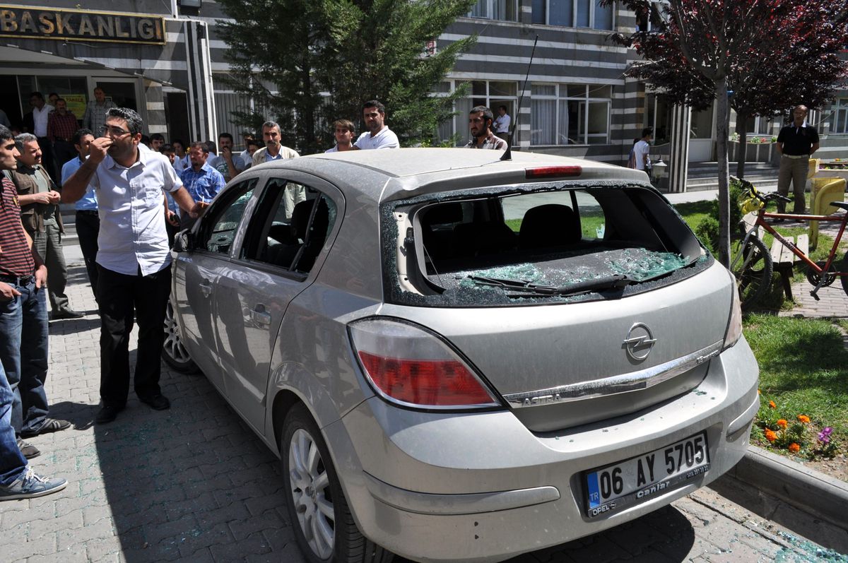 Tatvan Belediyesi\'nin Araçlarına Saldırı