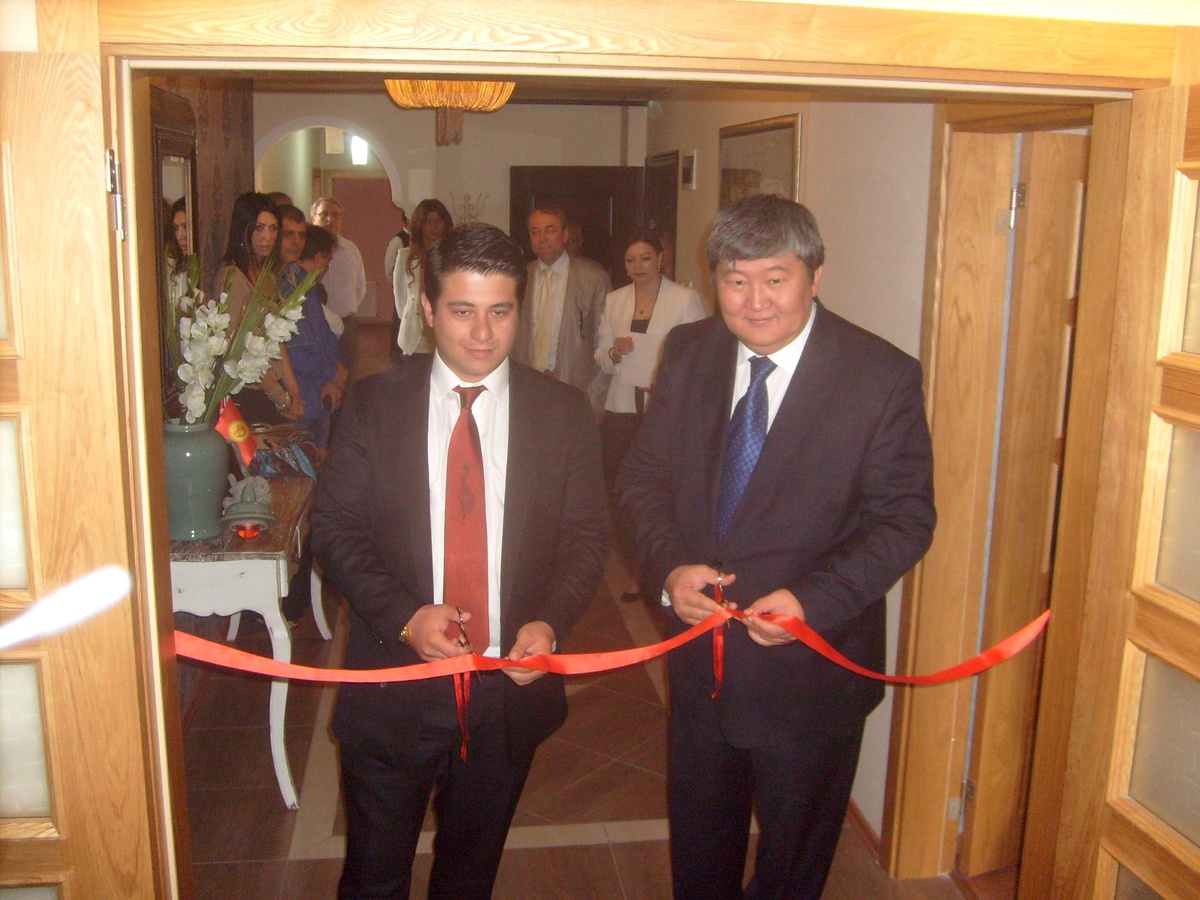Trabzon\'da Kırgızistan Fahri Konsolosluğu\'na \'Protokol\'süz Açılış