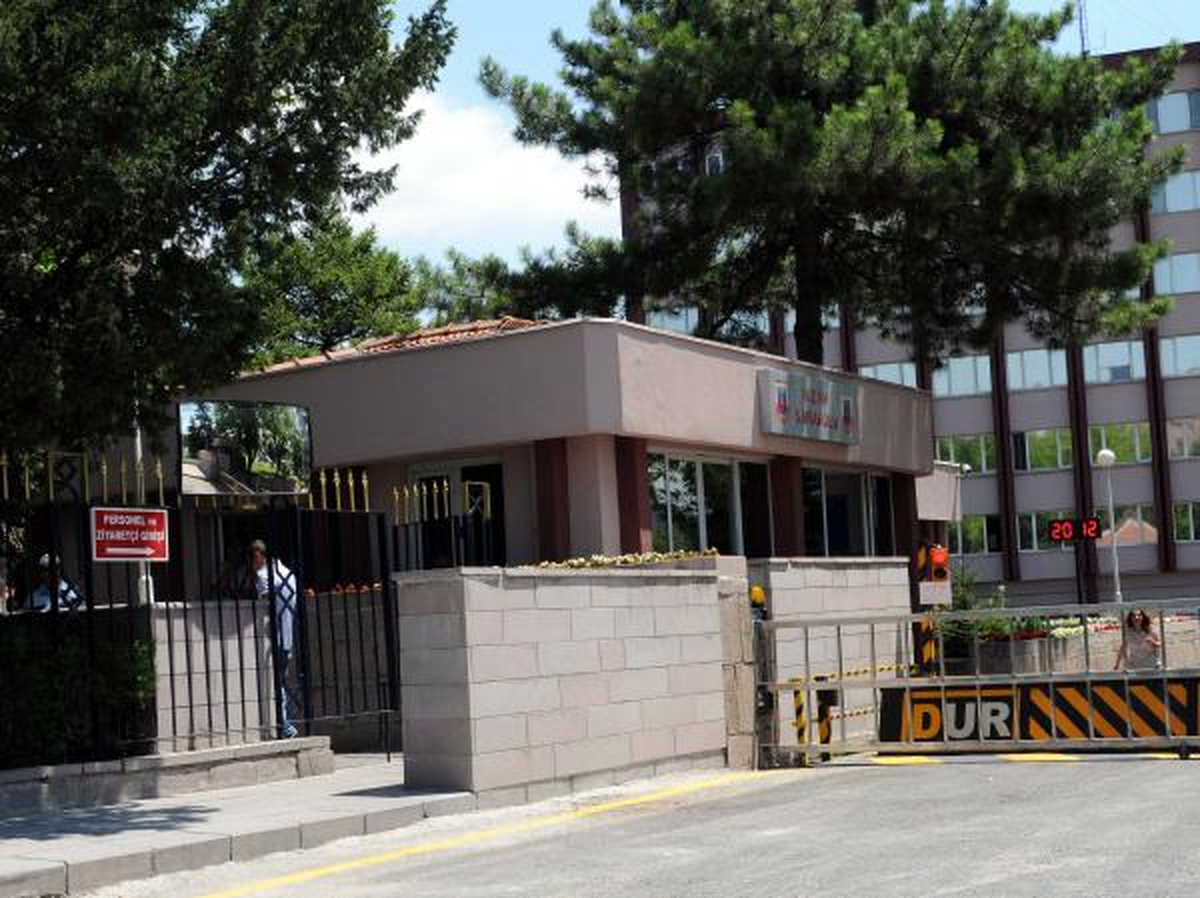 Uzman Çavuş, Jandarma Genel Komutanlığı Önünde Havaya 2 El Ateş Açtı