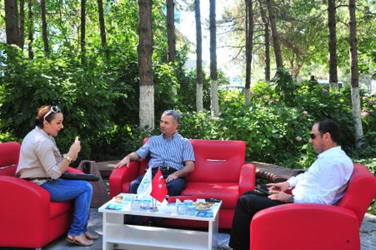 Uzun\'un Makam Toplantıları Dolup Taşıyor
