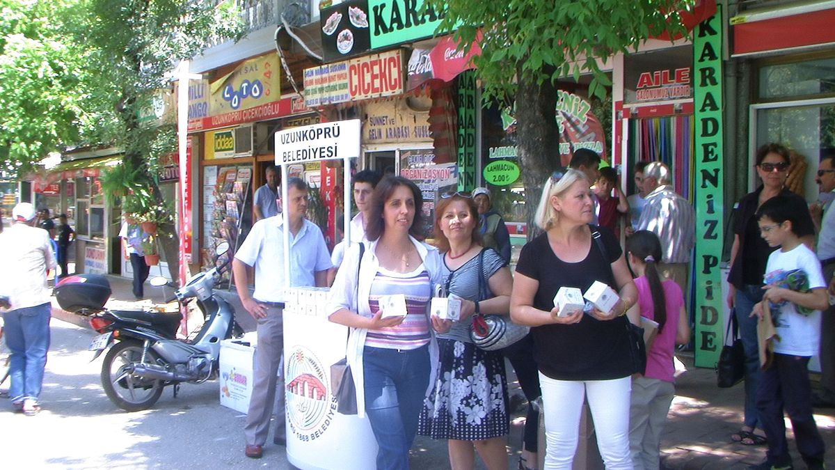 Uzunköprü Belediyesi, Kandil Simidi Dağıttı