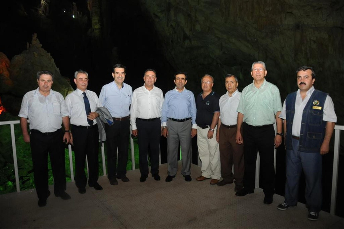 Vali Güzeloğlu Aynalıgöl Mağarası\'nı İnceledi