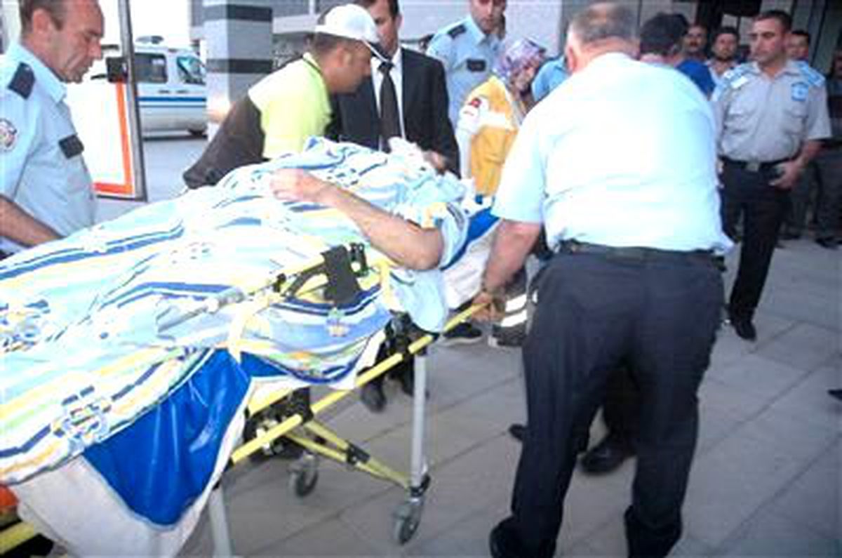 Van\'da Polise Saldırı: 3 Yaralı