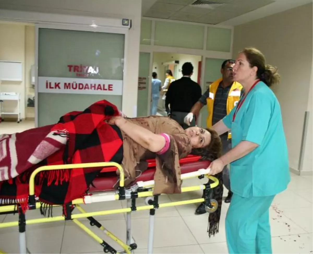 Yolcu Otobüsü Devrildi: 3\'ü Agır 25 Yaralı