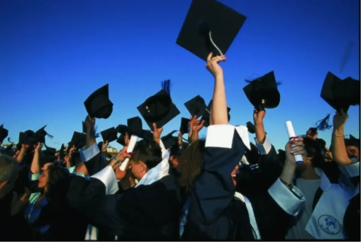 Yurtdışında Bir Üniversiteden Mezun Olmanın Avantajları!

 
