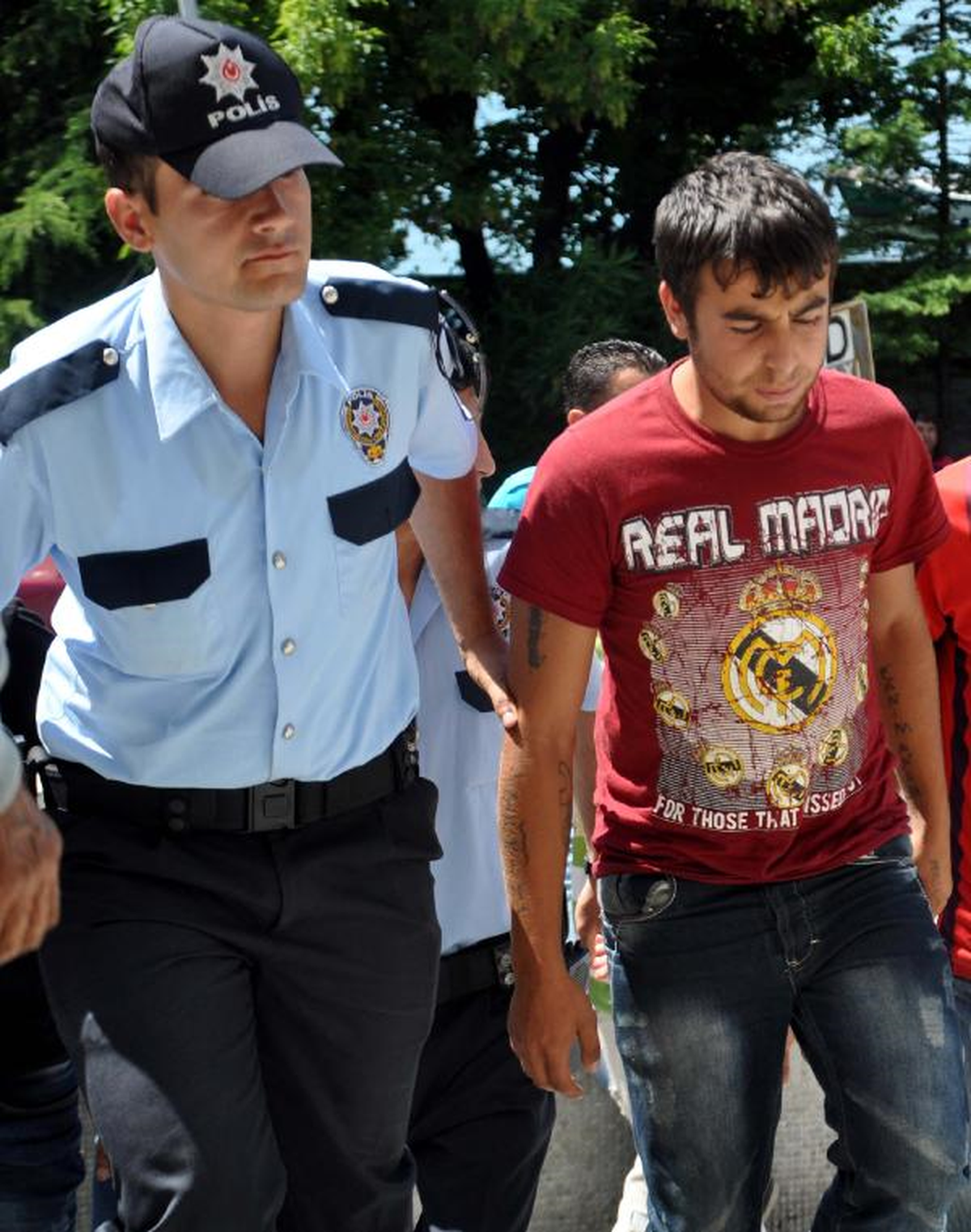 Yurttan Kaçan 14 Yaşındaki Kıza Cinsel İstismara 5 Tutuklama