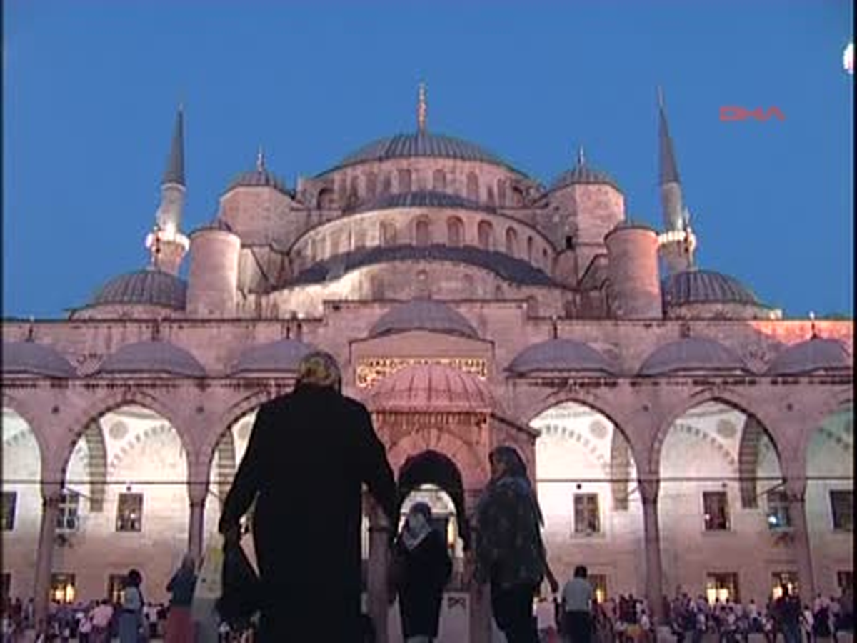Kandilde Halk Camilere Akın Etti
