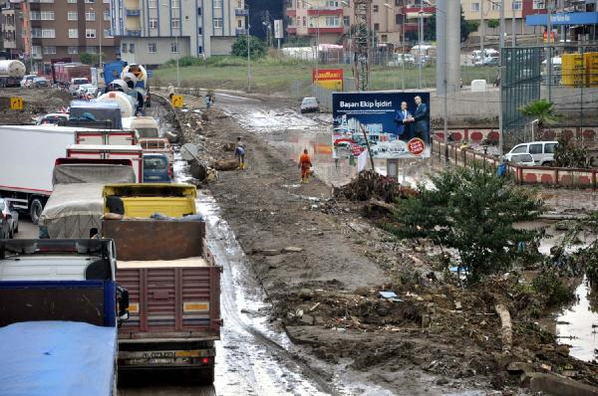 Afet Bölgesindeki Tabelalar Dikkat Çekti