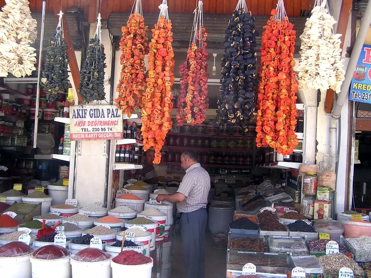 Almacı Pazarı Gurbetçileri Bekliyor