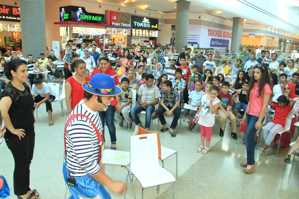 Anneler Oynadı, Çocuklar İzledi