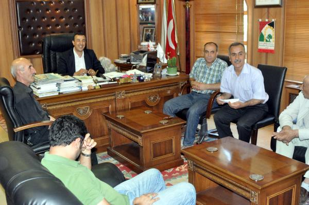 Bakanlığın Kürtçe Tabela Soruşturması Açtığı Başkana Destek