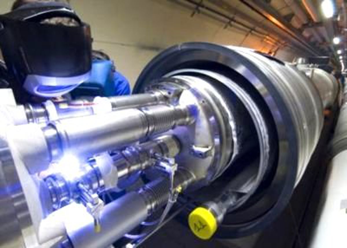 Cern\'in Yeni Bir Atomaltı Parçacığı Bulması