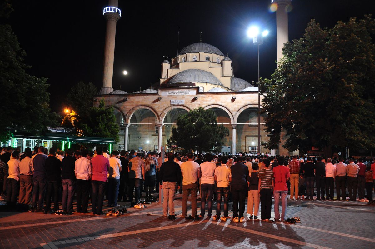 Düzce\'de Camiler Doldu Taştı