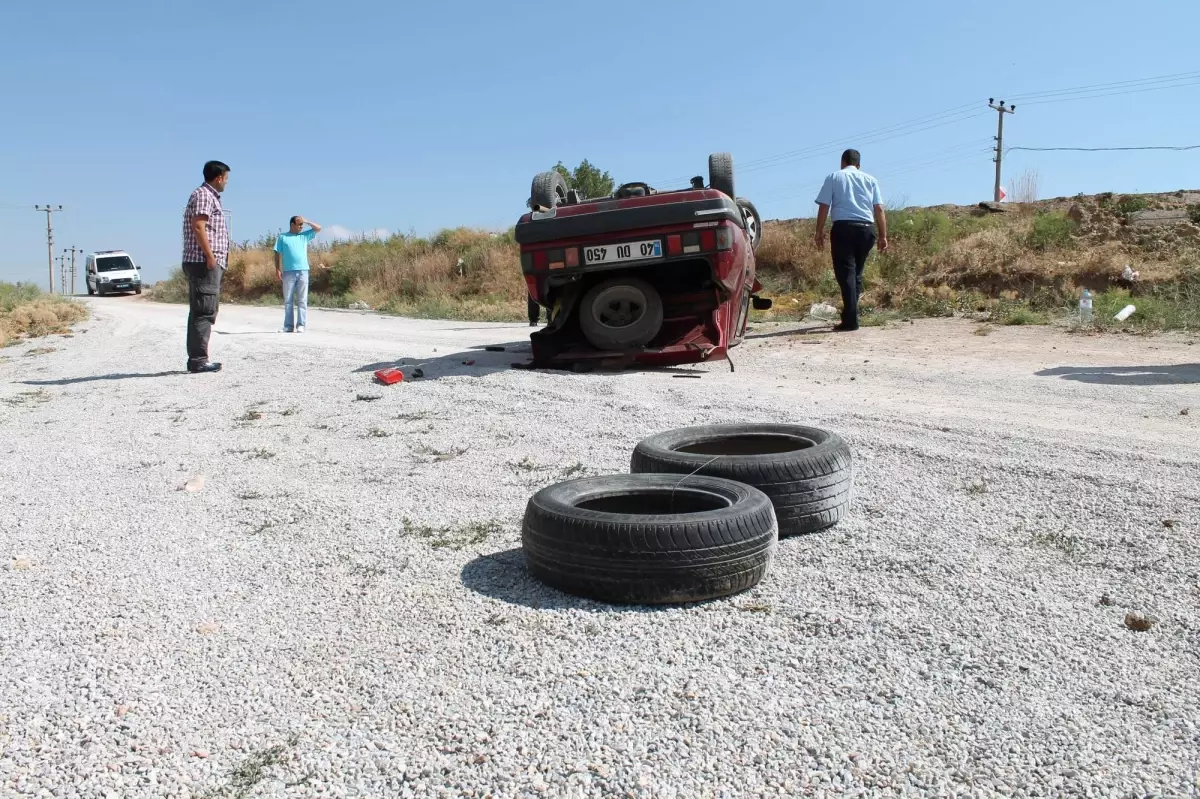 Hurdaya Dönen Otomobilden Hafif Yaralı Kurtuldular