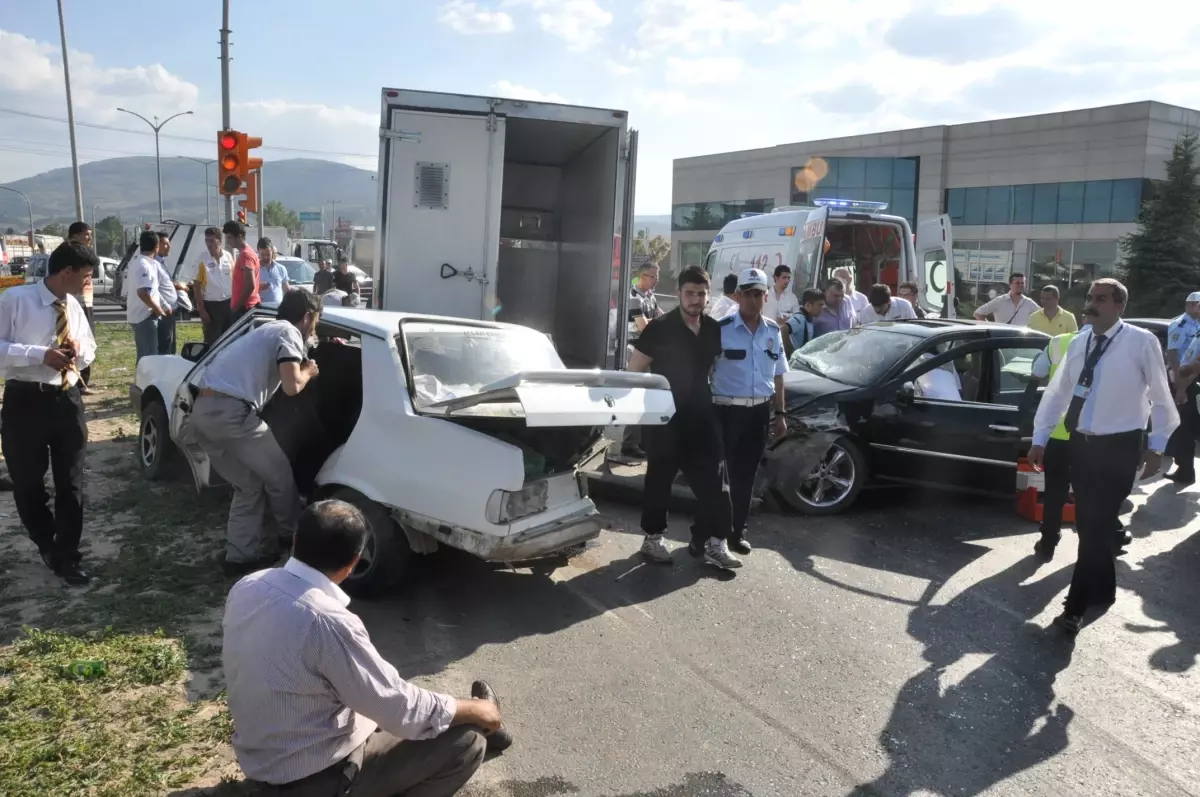 Kütahya\'da Zincirleme Trafik Kazası: 5 Yaralı