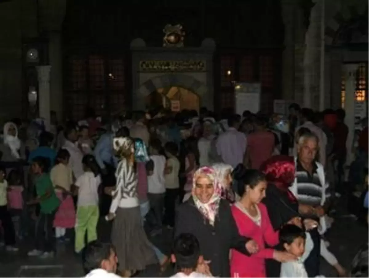 Mevlana Müzesi ve Sultan Selim Camii Dolup Taştı