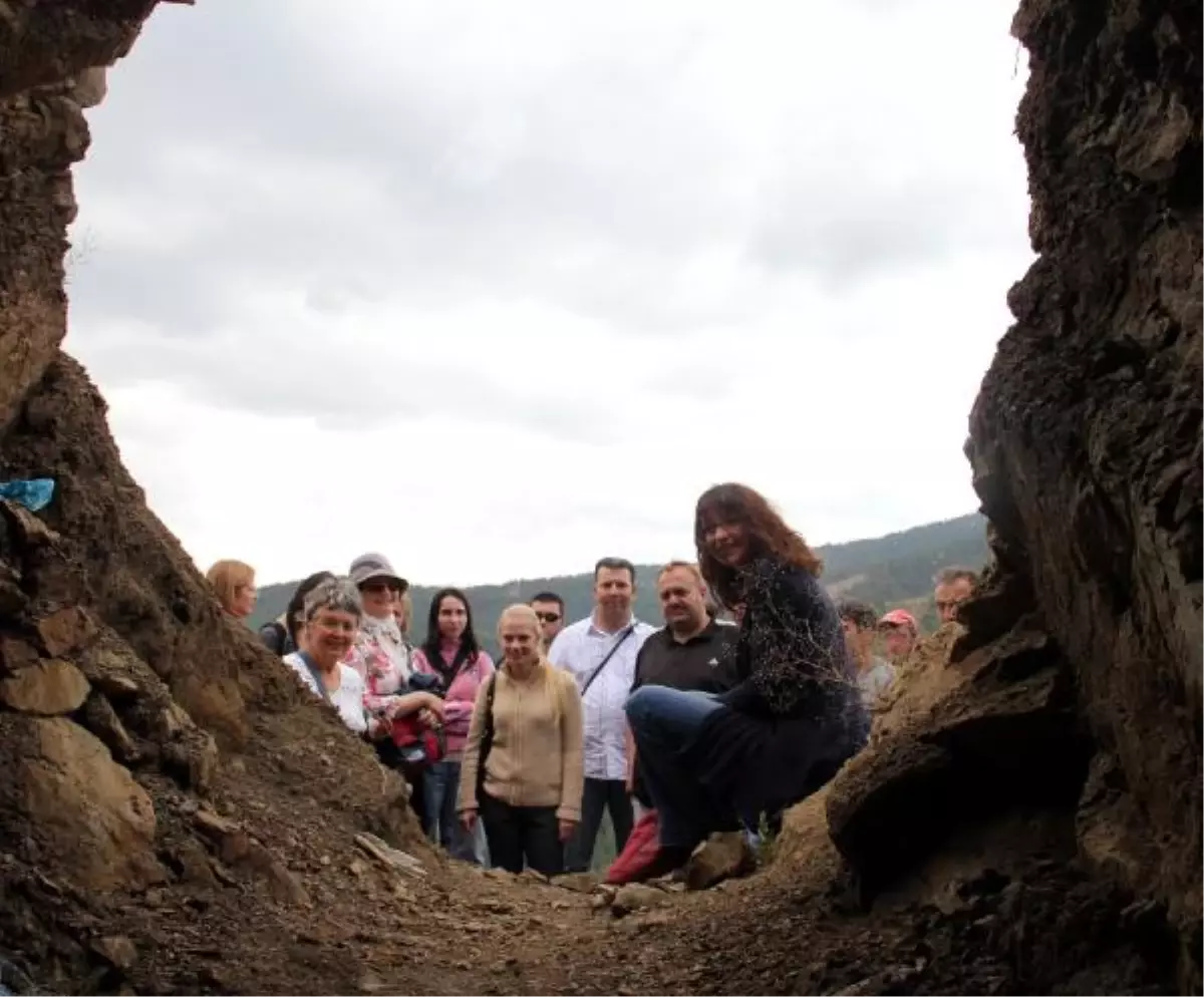 Oltu Taşının İşlenmesini Öğrenmek İçin 9 Ülkeden 13 Yabancı Geldi