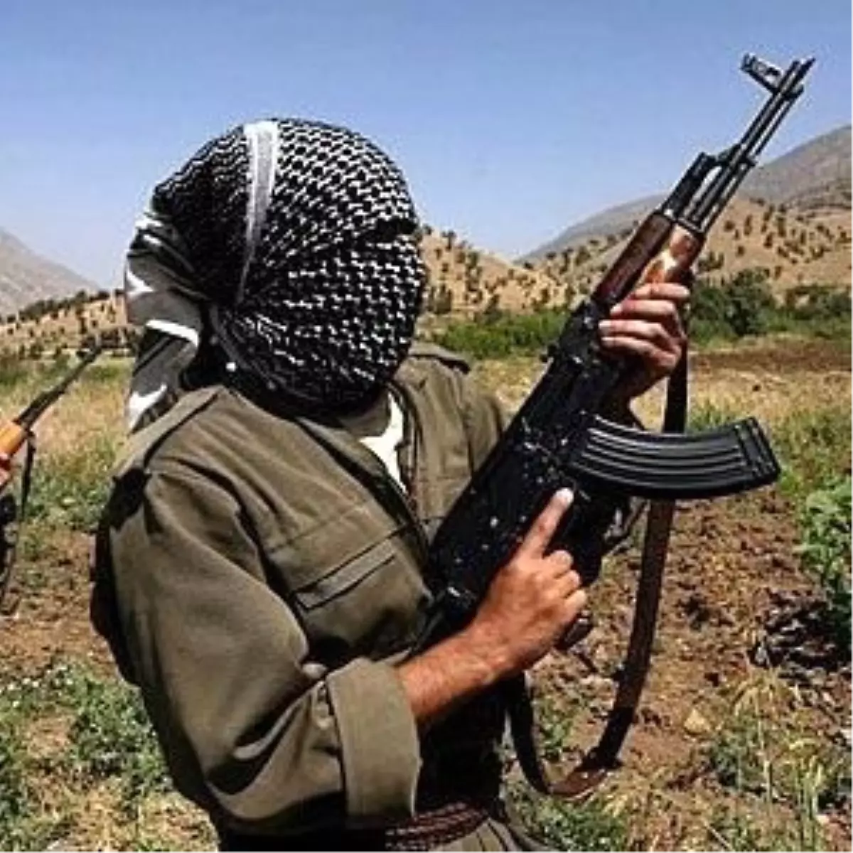 PKK\'lılar Karakol İnşaatında Çalışan 2 İşçiyi Kaçırdı