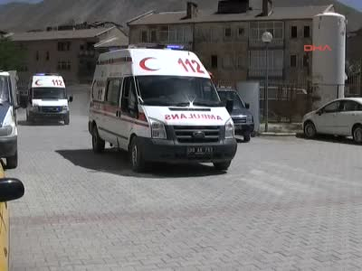 Üniversite Kampüsünde İş Makinesi Devrildi 3 İşçi Yaralandı