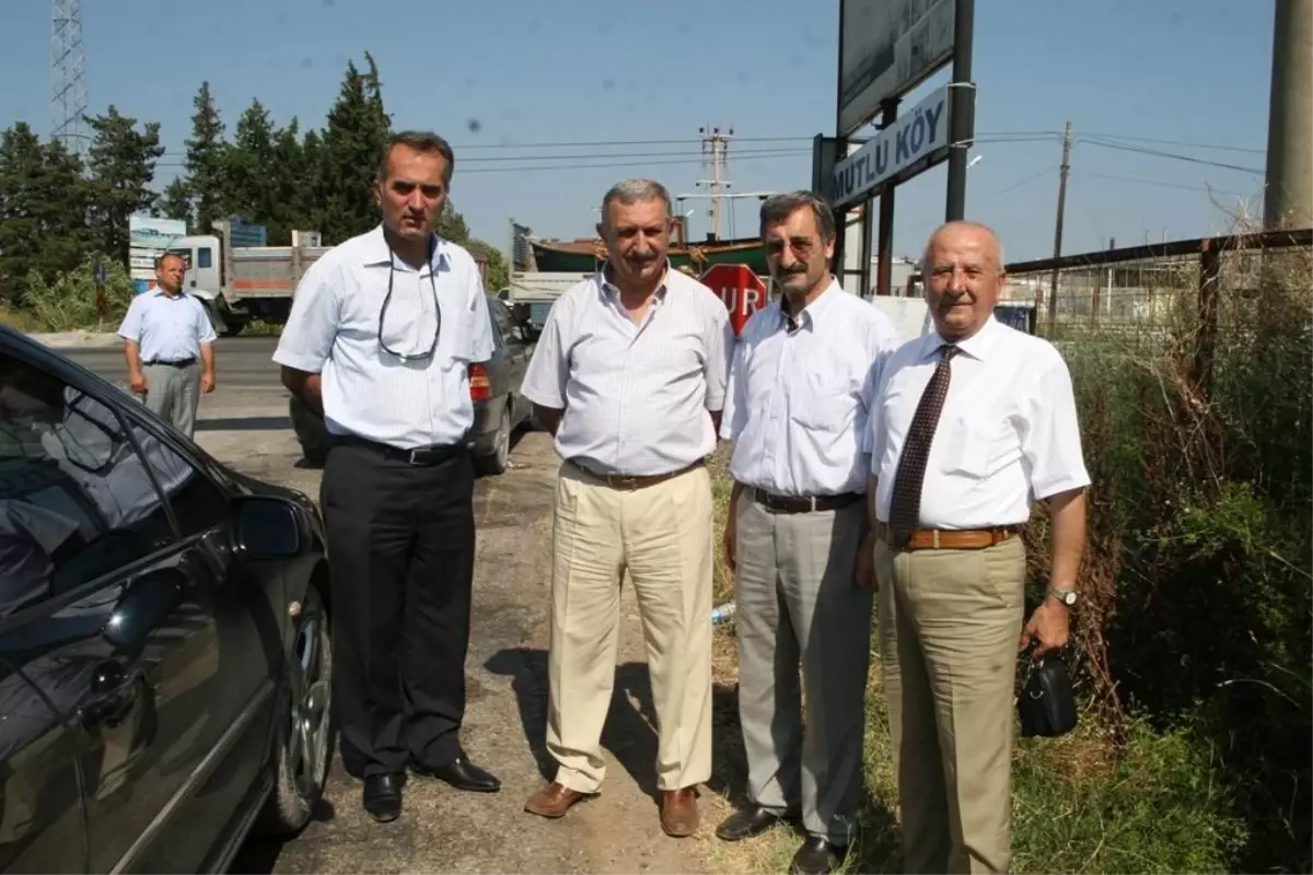 Altınova Belediyesi'nden Köy Yollarında Asfalt Çalışması