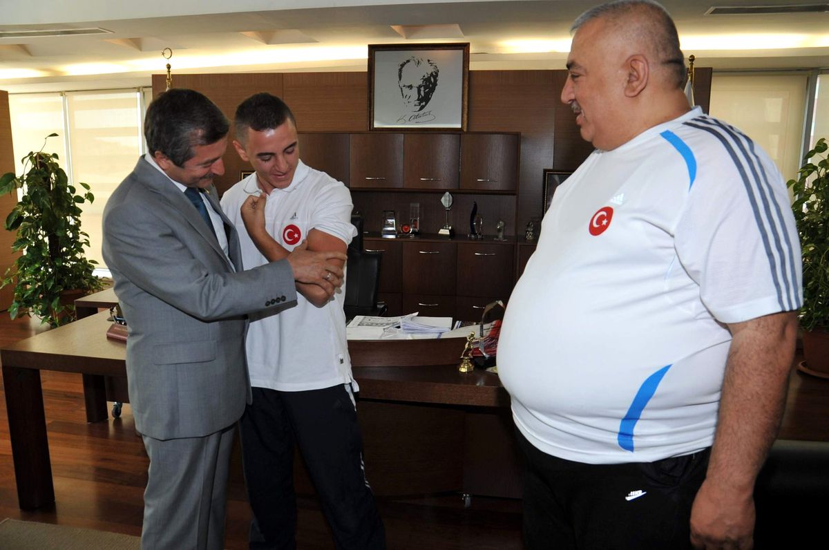Başkan Tahmazoğlu\'na Boksörlerden Ziyaret