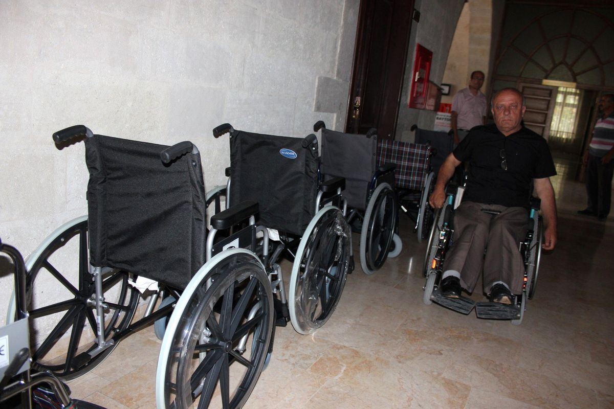 Bedensel Engellilere Tekerlekli Sandalye