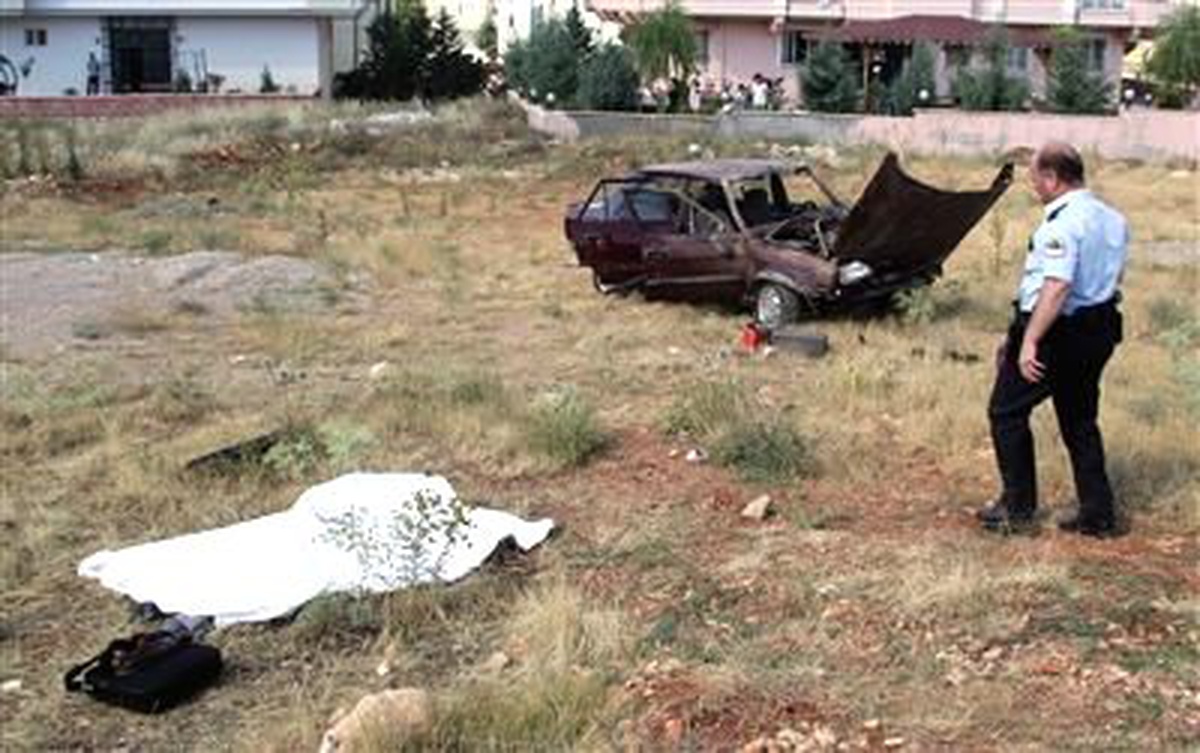 Durakta Otomobilin Çarptığı Öğretmen Öldü
