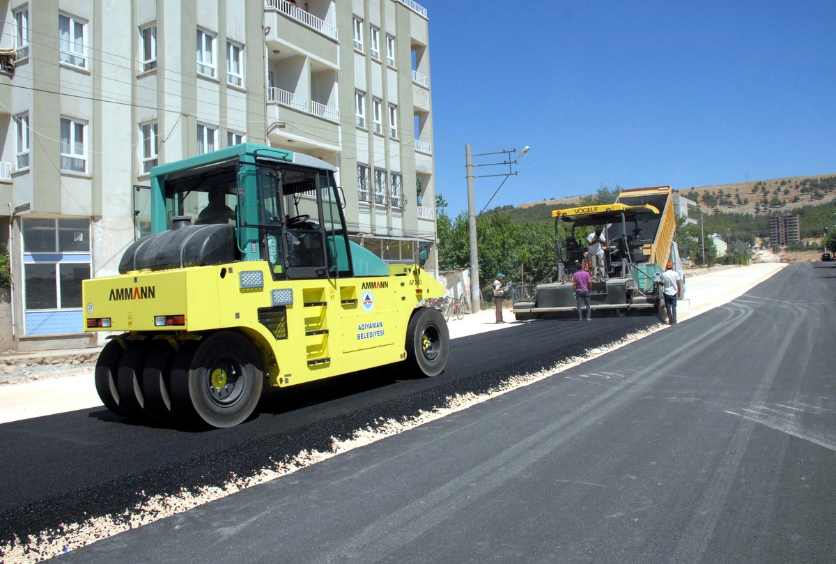 Hastane Caddesinin Kuzey Kısmı Asfaltlanıyor