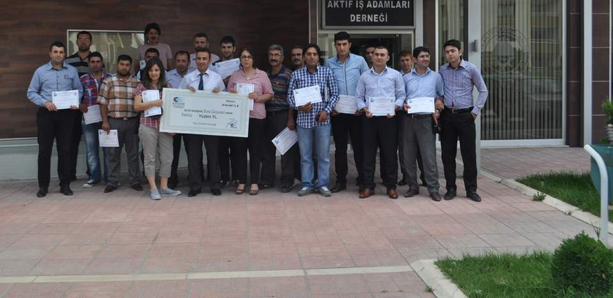 Özel Uygulamalı Girişimcilik Kursiyerleri Sertifikalarını Aldı