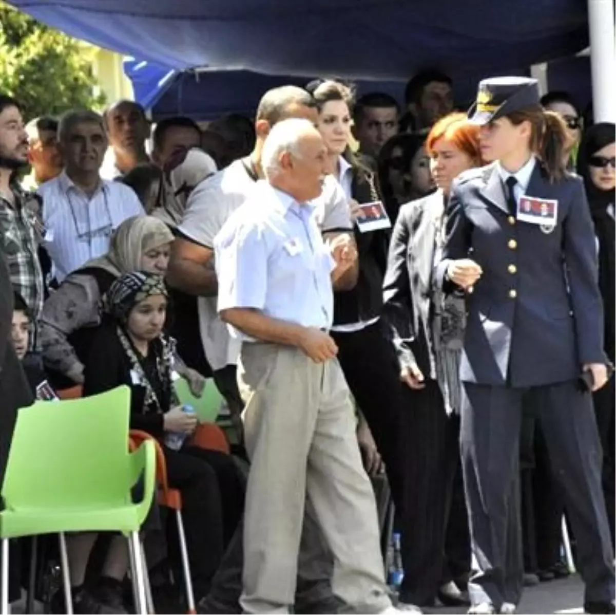 Şehit Pilotun Cenazesi Son Kez Baba Evine Getirildi