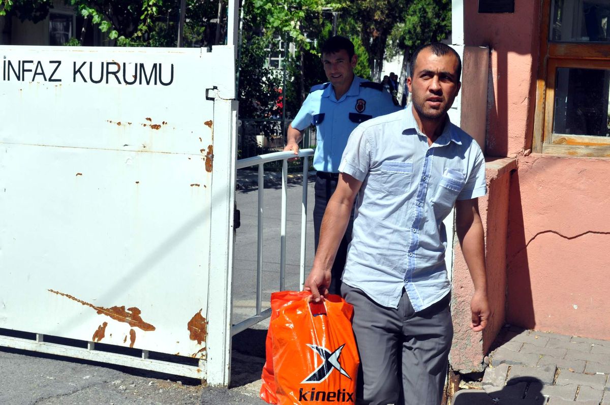 Sivas Açık Cezaevi\'nde Tahliye Sevinci