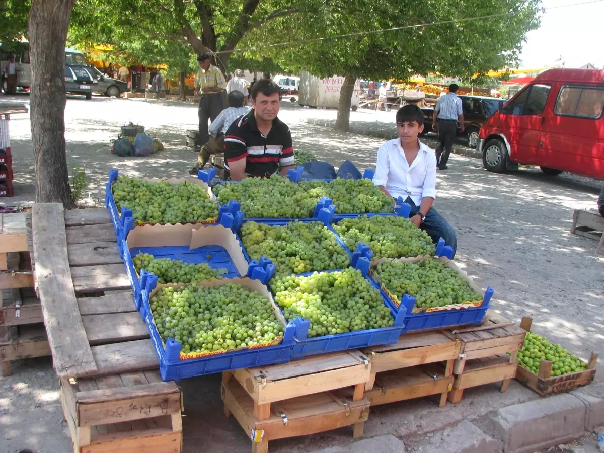 Sorgun\'da Köylü Pazarına İlgi Artıyor