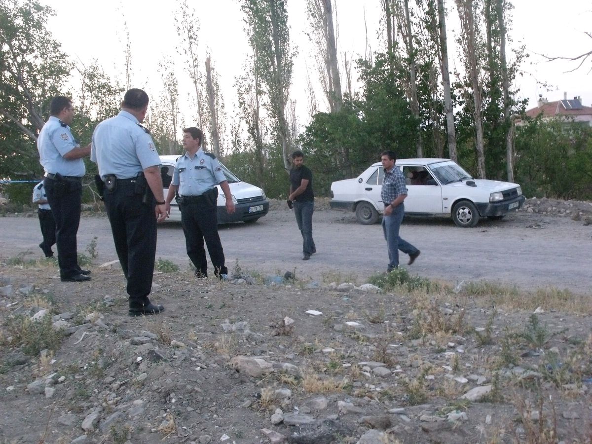 Tabanca ile Kendini Çenesinden Vurdu