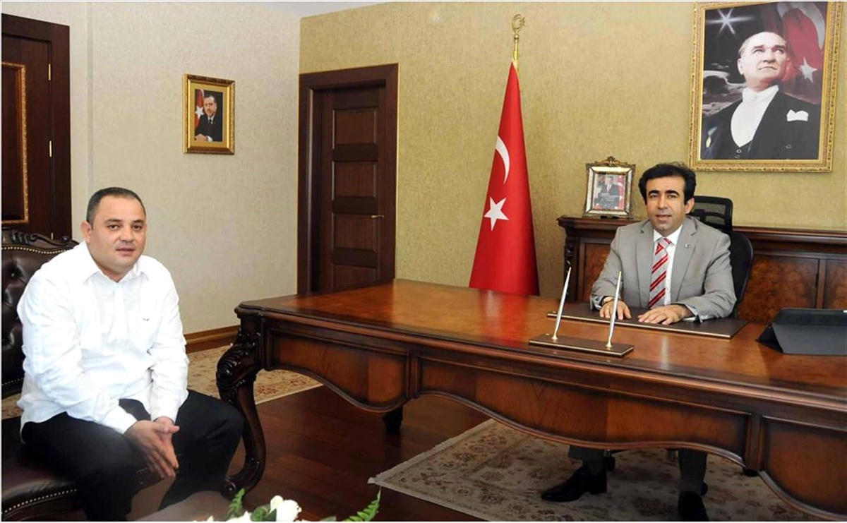 Yılın En İyi Spor Muhabiri Toslak, Güzeloğlu\'nu Ziyaret Etti